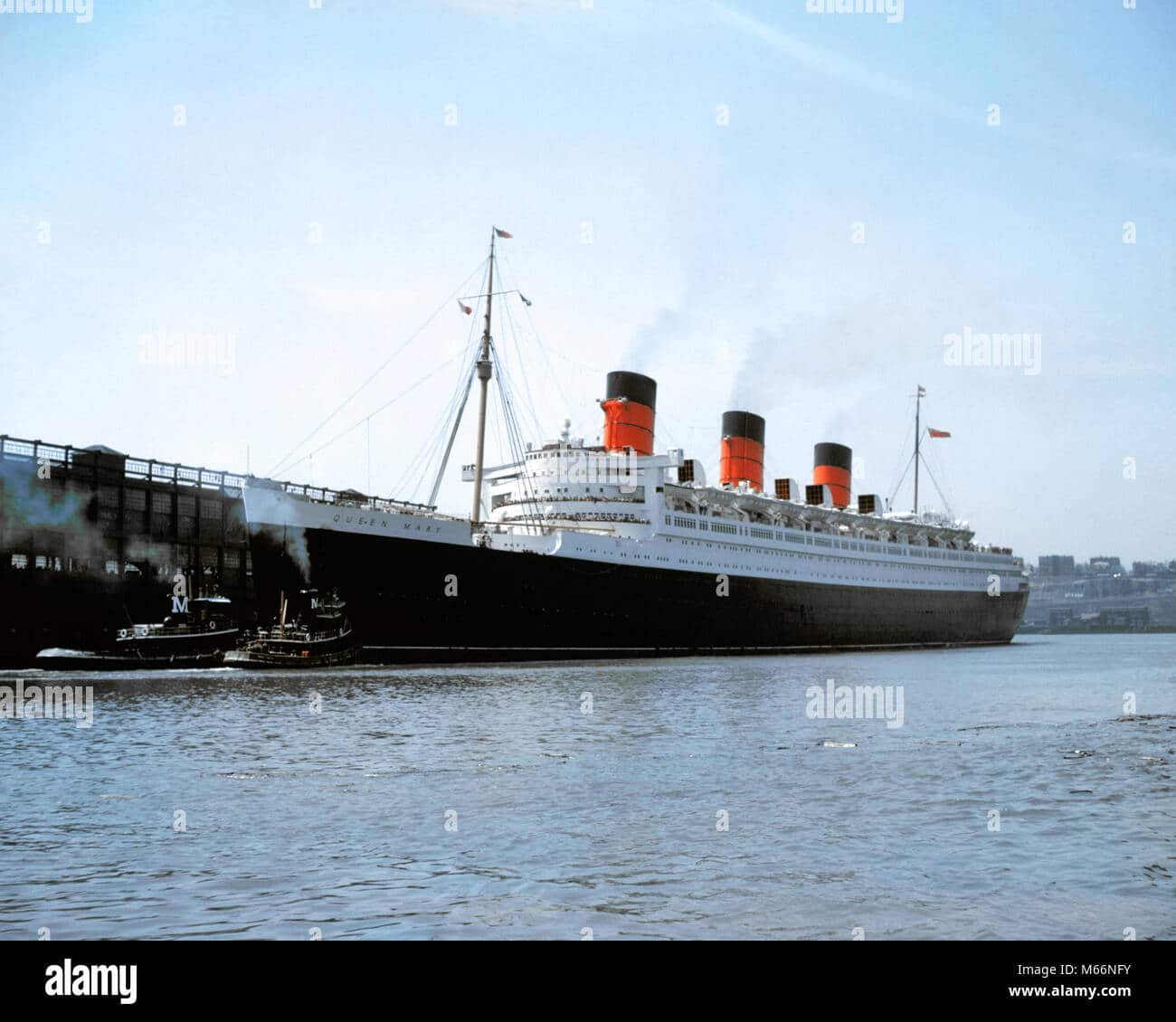 1950s CRUISE SHIP QUEEN MARY BACKING OUT OF WEST SIDE PIER ON VOYAGE TO ...