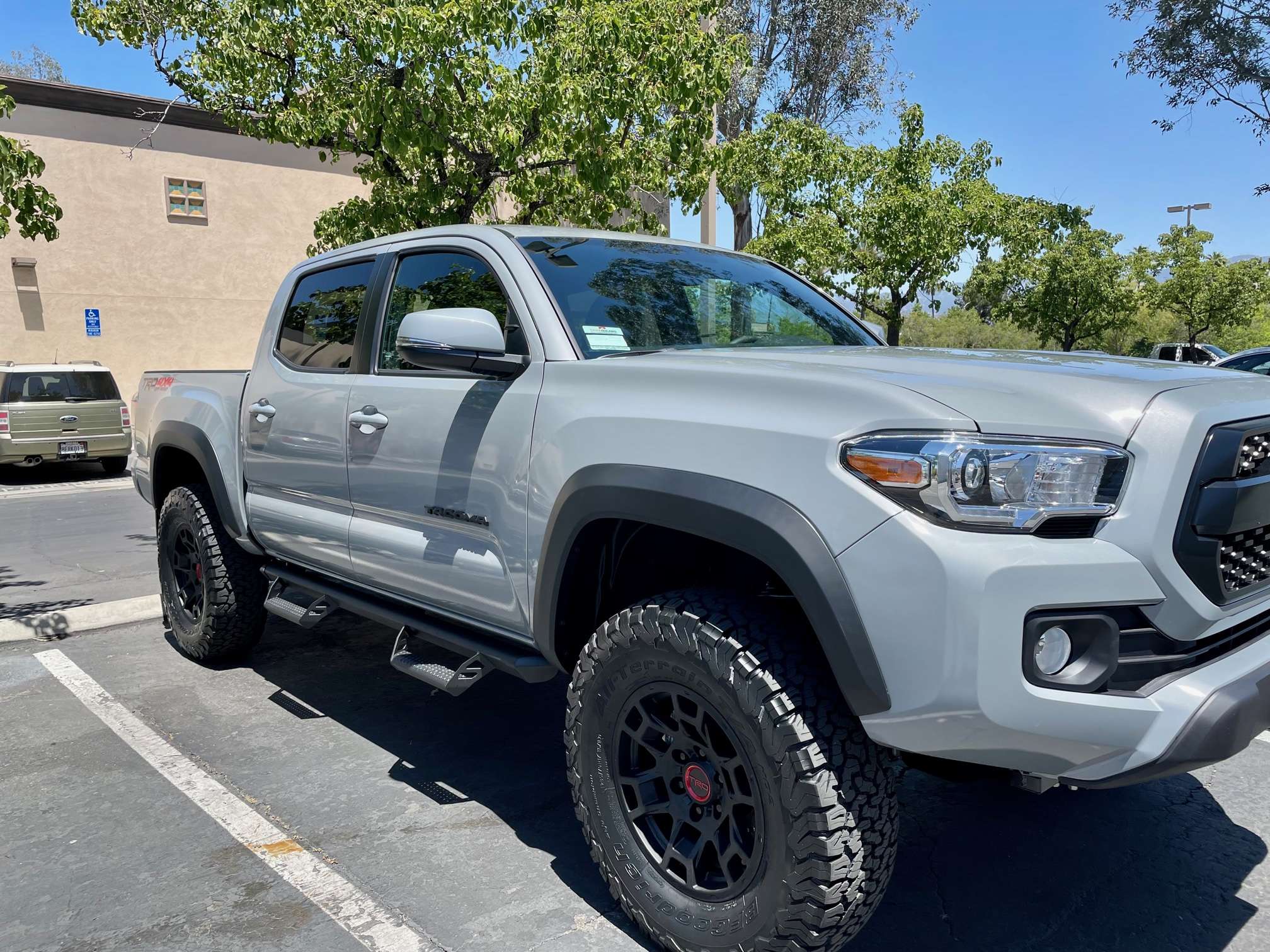 2021 Toyota Tacoma 4×4 Off Road package Cement Grey  Vilmont HQ
