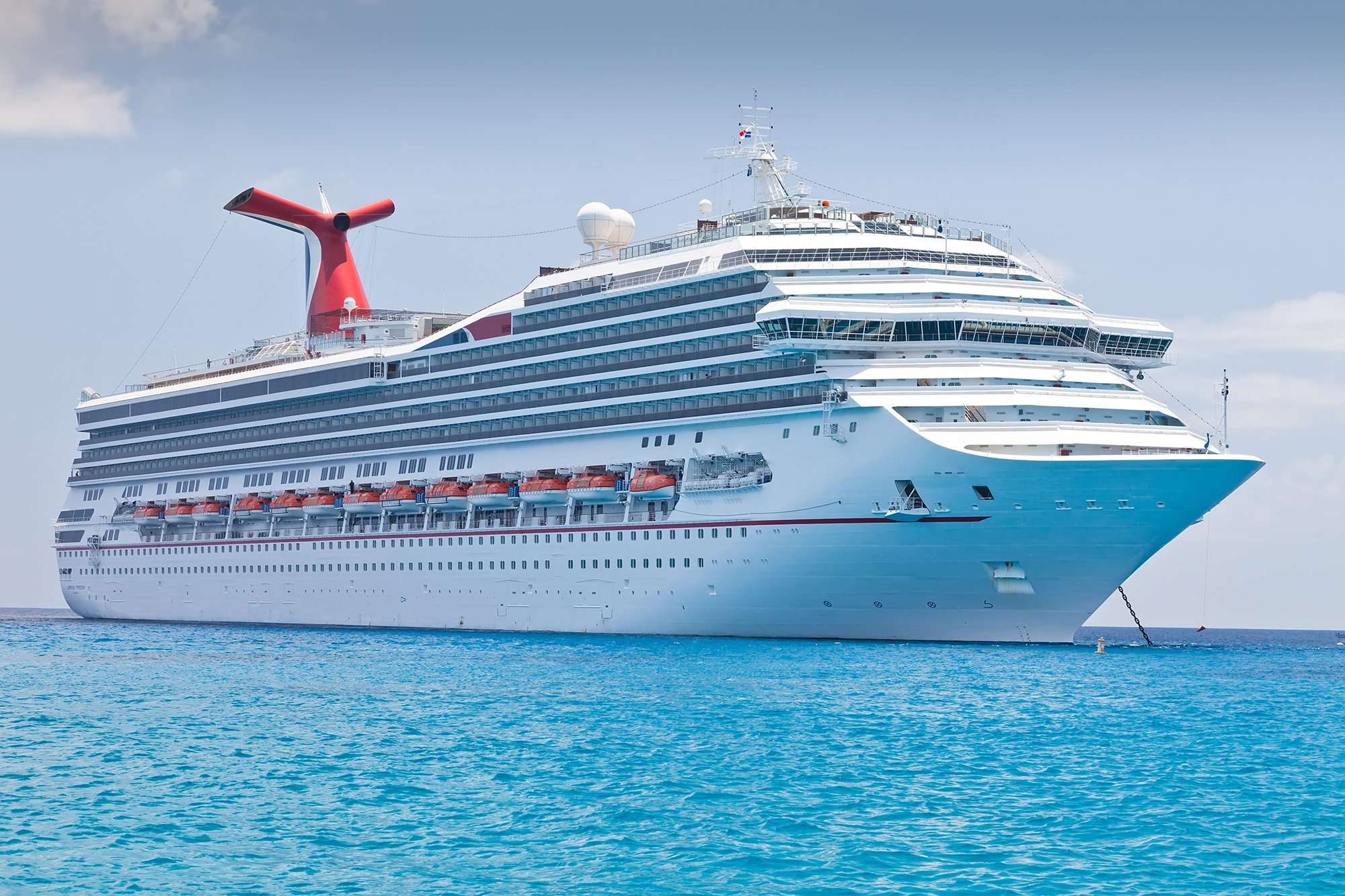4 critically hurt after Carnival Cruise tour bus wrecks in ...
