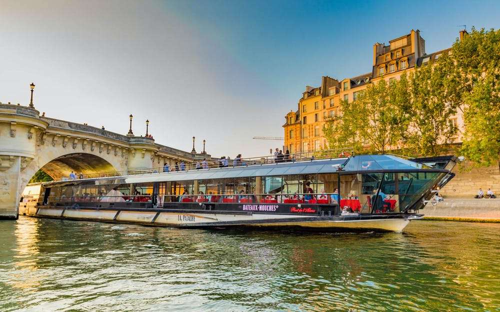 Bateaux Mouches: Early Evening Paris River Dinner Cruise ...