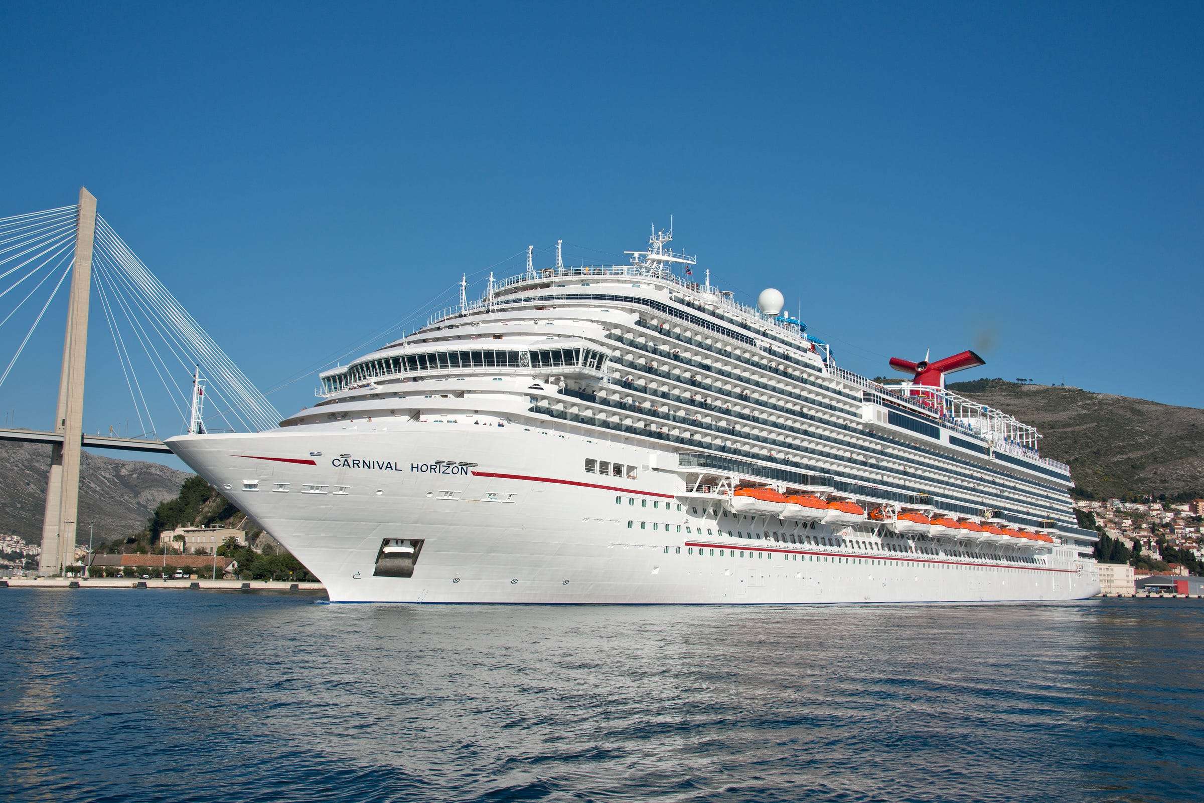 Carnival Horizon cruise ship details and pictures ...