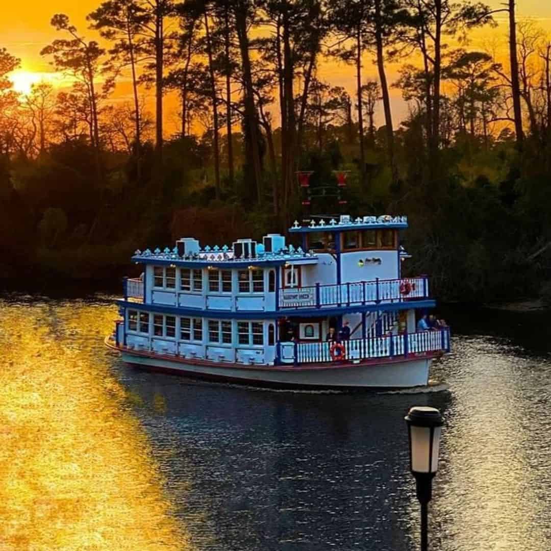 Dinner Cruise on the Barefoot Queen