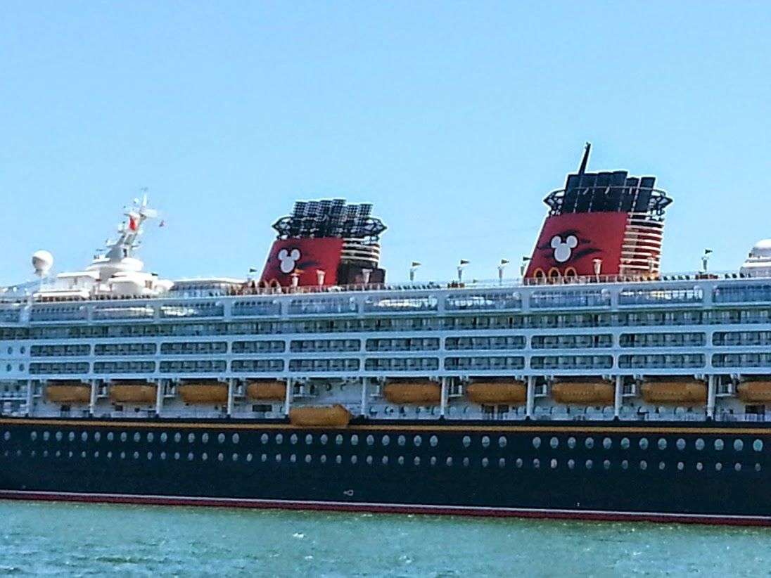 Disney Wonder from Cruise Port Miami leave for a 5 day ...