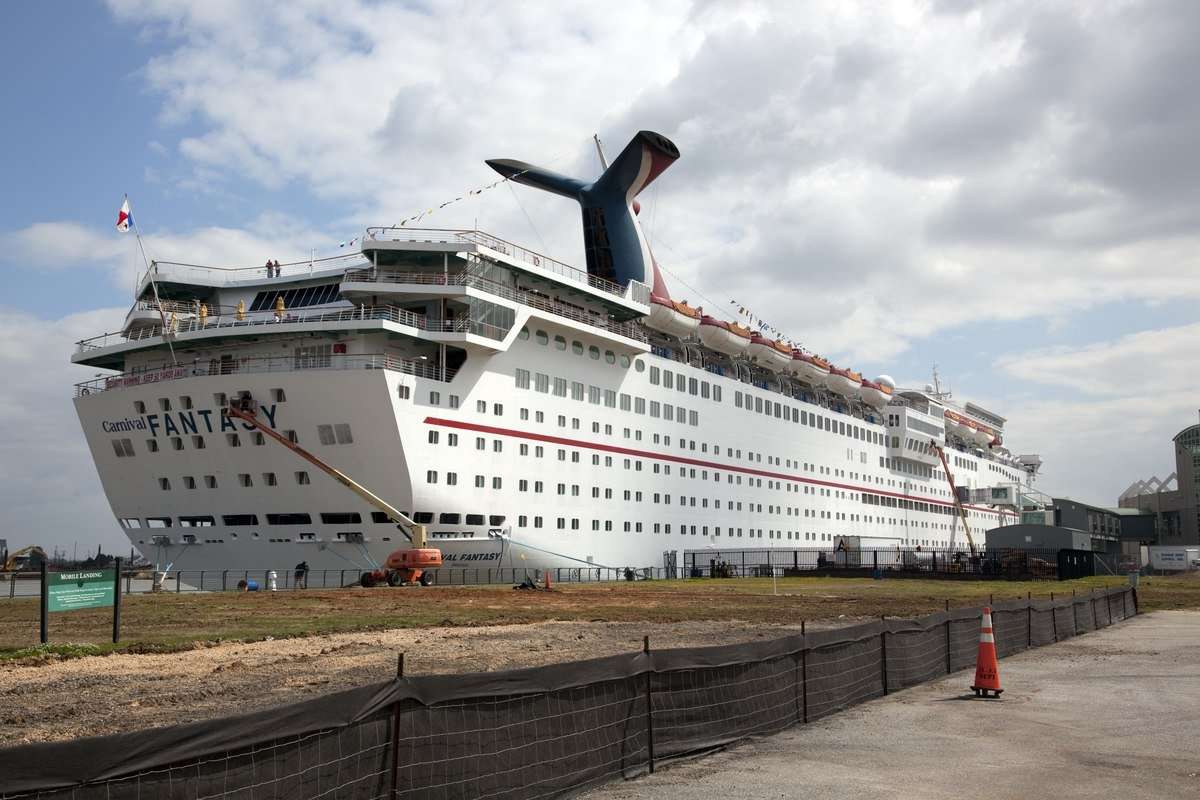 File:Large cruise ship picks up passengers at a loading ...