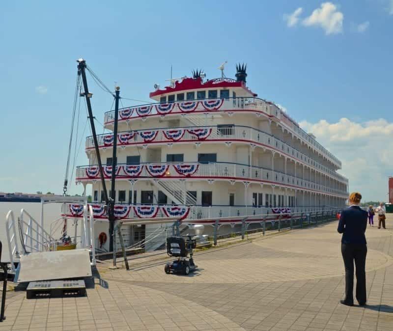 Mississippi River Cruise Aboard Queen of the Mississippi