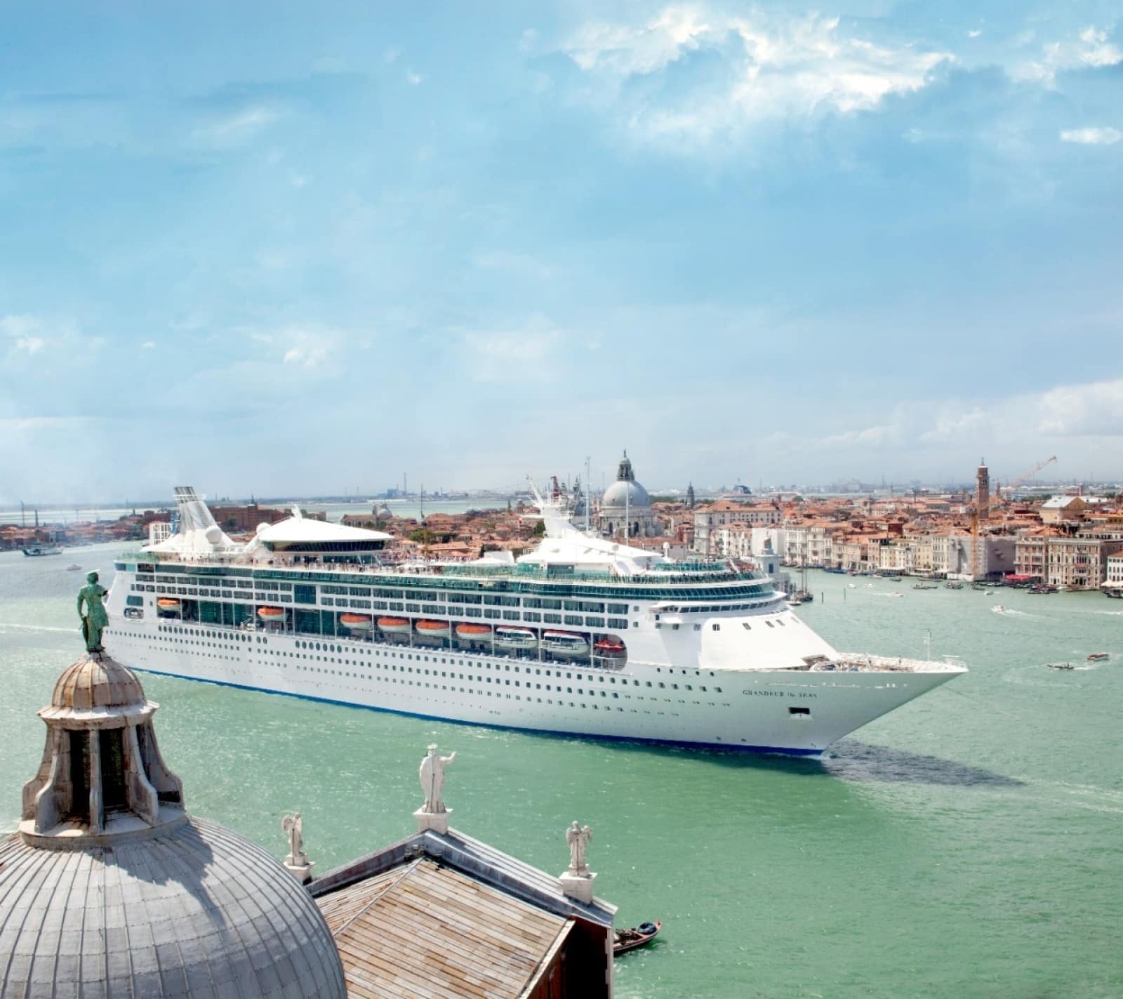 Royal Caribbean to transfer Grandeur of the Seas to Pullmantur Cruises ...