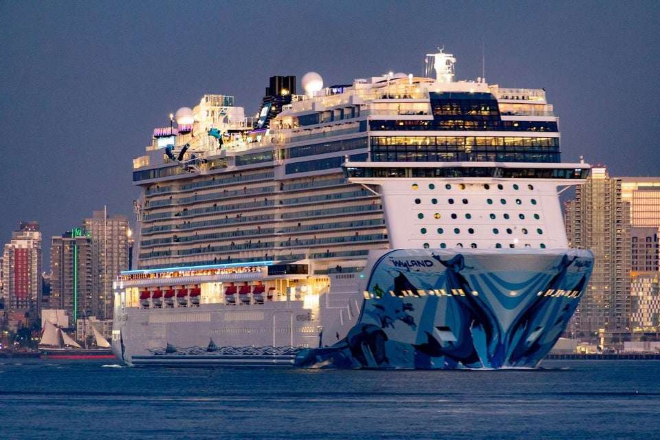 This enormous cruise ship spent the day in San Diego ...