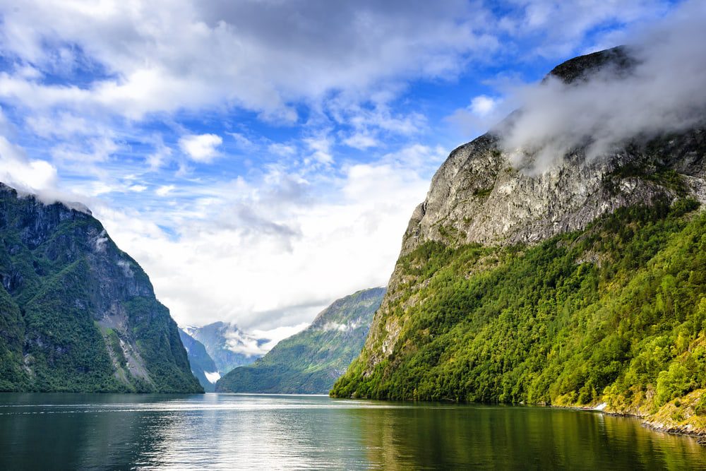 Whens the best time to cruise Norways fjords?